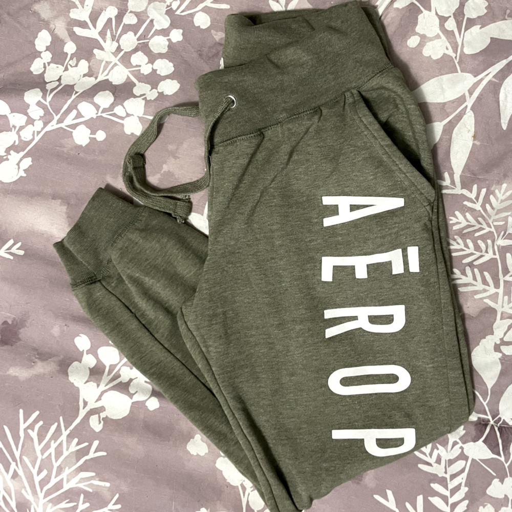 Aeropostale Army green joggers, Girls Med